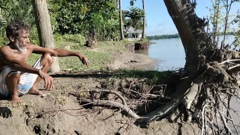 পায়রা নদীর ভাঙনে বিলীন হচ্ছে বসতভিটা ও আবাদি জমি