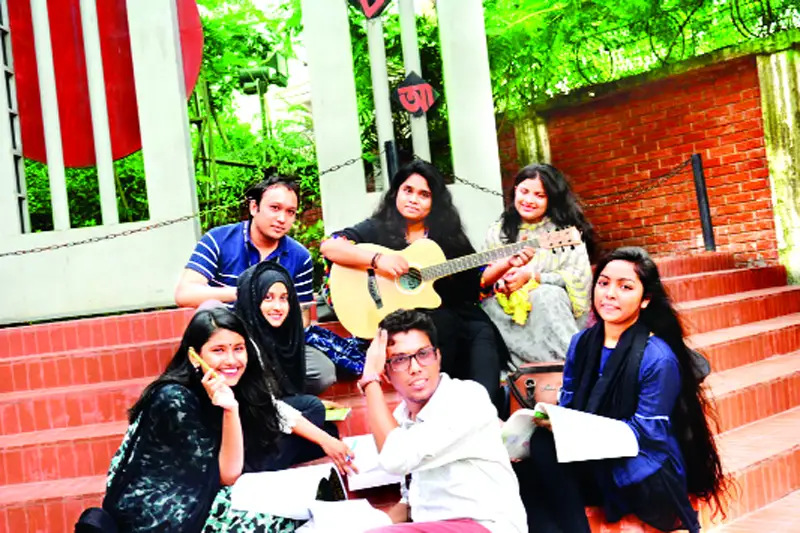 লাল সবুজের ক্যাম্পাস লাল সবুজের ক্যাম্পাস