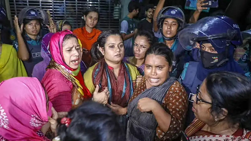 ইডেনে ছাত্রলীগের কার্যক্রম স্থগিত, বহিষ্কার ১৬ 