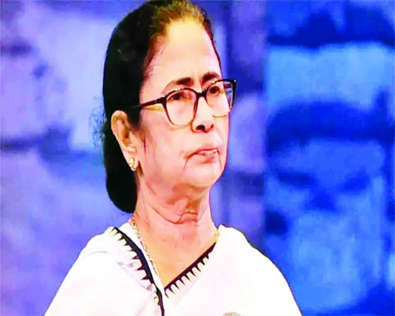 গান গাইলেন মমতা গান গাইলেন মমতা