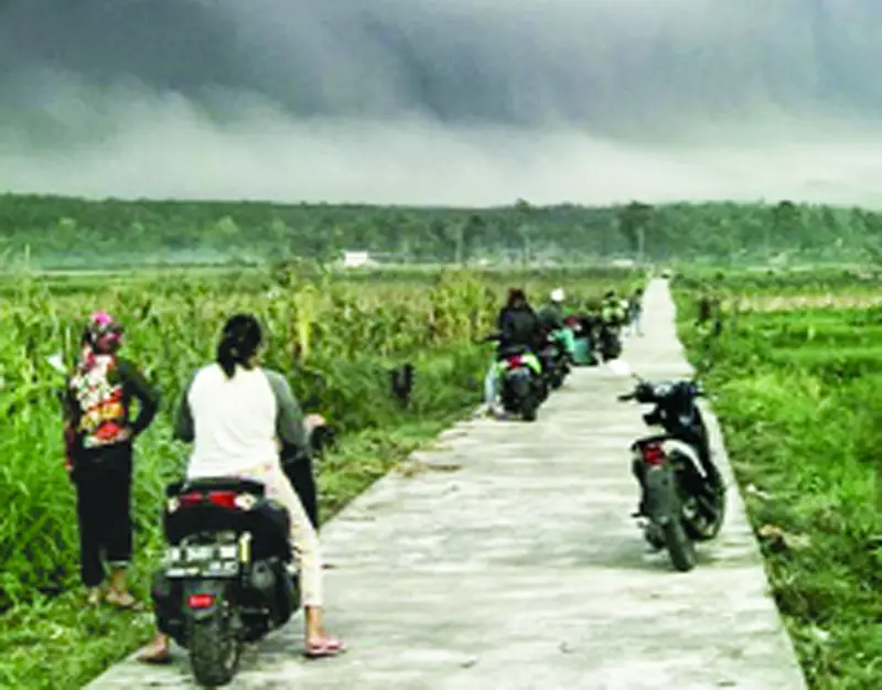 ফের অগ্ন্যুৎপাত ফের অগ্ন্যুৎপাত