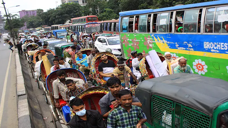 নতুন অফিস সময় সূচীতে রাজধানীতে যানজট