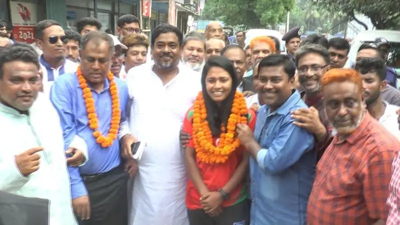 টাঙ্গাইলে সাফ জয়ী কৃষ্ণা রাণী ও কোচকে সংবর্ধনা টাঙ্গাইলে সাফ জয়ী কৃষ্ণা রাণী ও কোচকে সংবর্ধনা