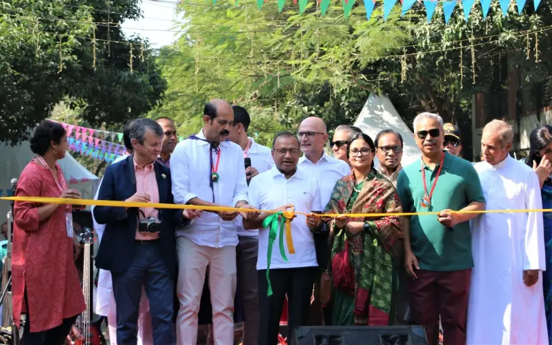 ঢাকা শহরের সব এলাকায় পাড়া উৎসব করা হবে: মেয়র মোঃ আতিকুল ইসলাম ঢাকা শহরের সব এলাকায় পাড়া উৎসব করা হবে: মেয়র মোঃ আতিকুল ইসলাম