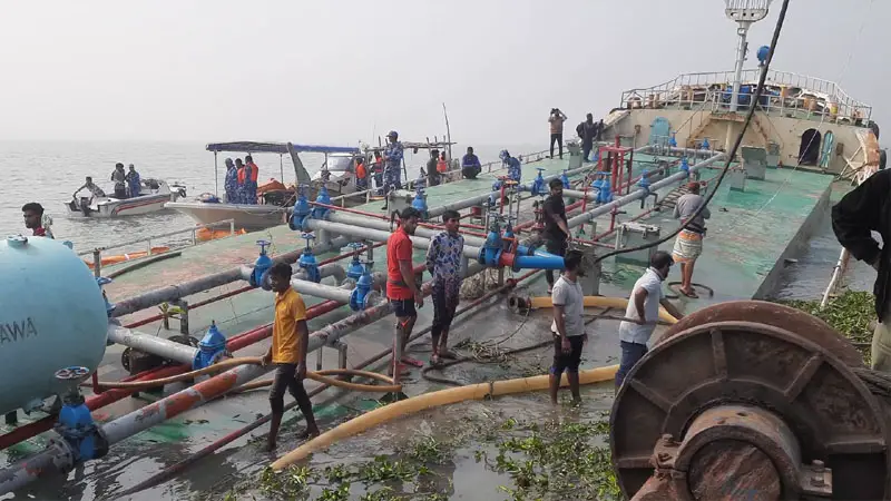 ডুবে যাওয়া তেলবাহী জাহাজ ‘সাগর নন্দিনী-২’ উদ্ধার