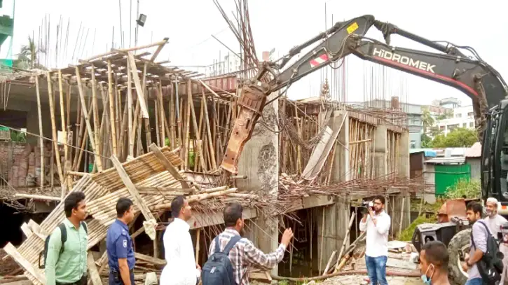 না’গঞ্জে রাজউকের উচ্ছেদ অভিযান না’গঞ্জে রাজউকের উচ্ছেদ অভিযান