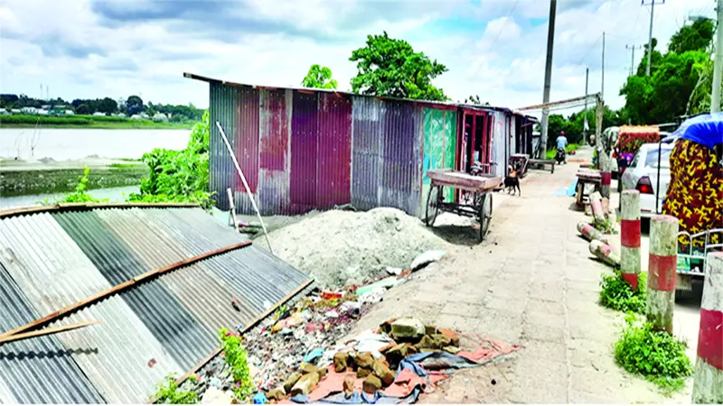 ময়মনসিংহ শহররক্ষা বাঁধ হুমকিতে ময়মনসিংহ শহররক্ষা বাঁধ হুমকিতে