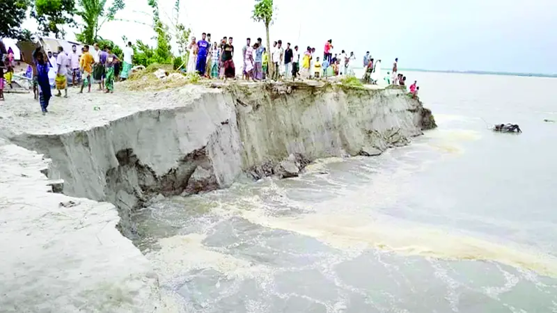 যমুনার তীরে স্থায়ী বাঁধ নির্মাণ বন্ধ