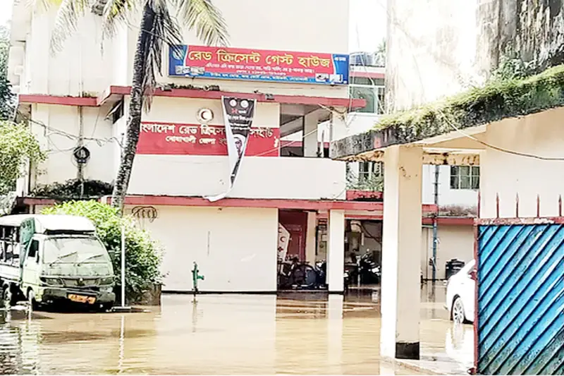 নোয়াখালীতে রেকর্ড বৃষ্টিতে চরম দুর্ভোগ