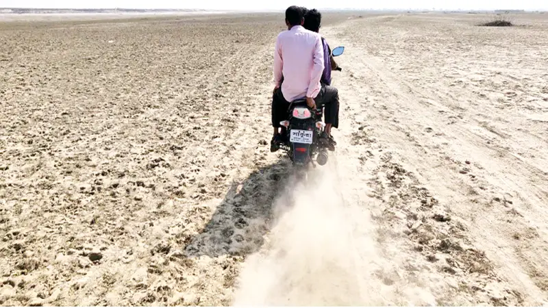 রাজশাহী-চর মাজারদিয়ার সড়কে চরম দুর্ভোগ রাজশাহী-চর মাজারদিয়ার সড়কে চরম দুর্ভোগ