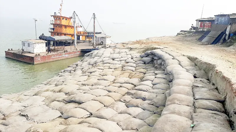 ফেরিঘাট অযত্ন-অবহেলা ফেরিঘাট অযত্ন-অবহেলা