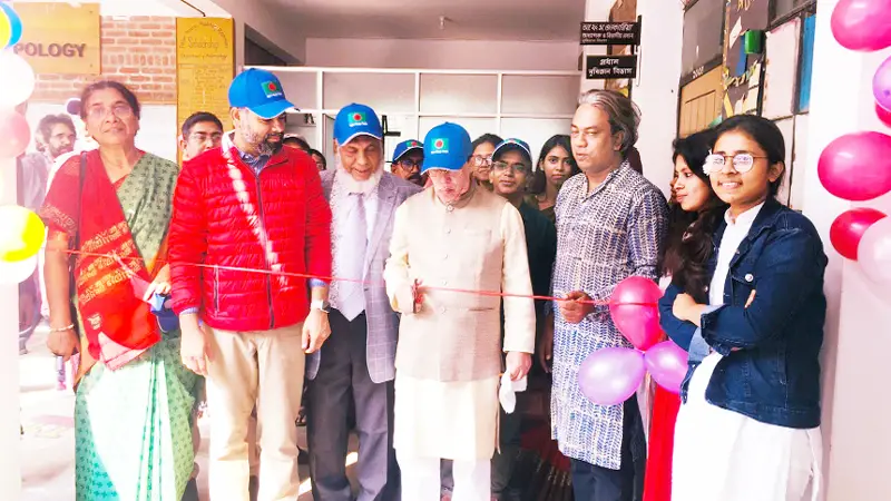 শাবির দেওয়ালচিত্রে বাঙালির ‘ইতিহাস সংস্কৃতি’ শাবির দেওয়ালচিত্রে বাঙালির ‘ইতিহাস সংস্কৃতি’