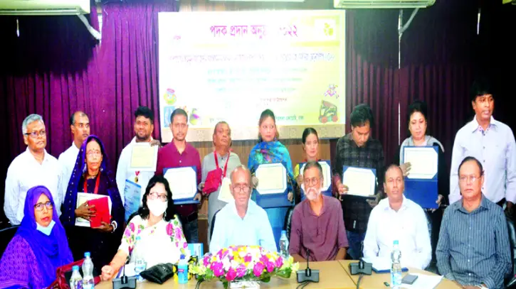 শিল্পাচার্য জয়নুল আবেদিন সম্মাননা পেলেন সুশান্ত পাল শিল্পাচার্য জয়নুল আবেদিন সম্মাননা পেলেন সুশান্ত পাল