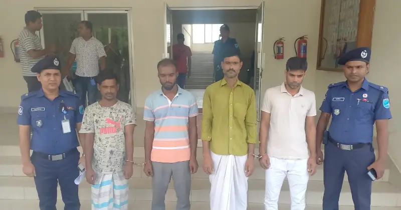মসজিদের লুন্ঠিত রড উদ্ধার॥ গ্রেফতার ৪ ডাকাত মসজিদের লুন্ঠিত রড উদ্ধার॥ গ্রেফতার ৪ ডাকাত