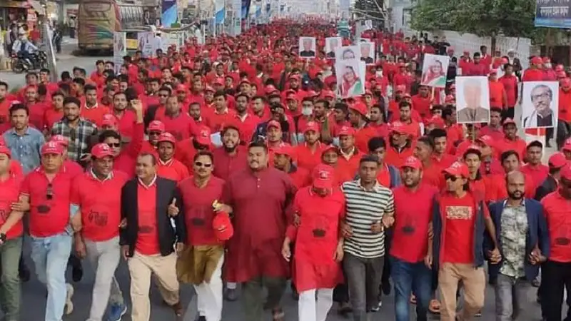 প্রধানমন্ত্রীর জনসভায় যোগ দিতে নেতাকর্মীদের ঢল প্রধানমন্ত্রীর জনসভায় যোগ দিতে নেতাকর্মীদের ঢল