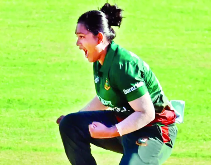 অভিষেকেই হ্যাটট্রিকের আনন্দ ফারিহার অভিষেকেই হ্যাটট্রিকের আনন্দ ফারিহার