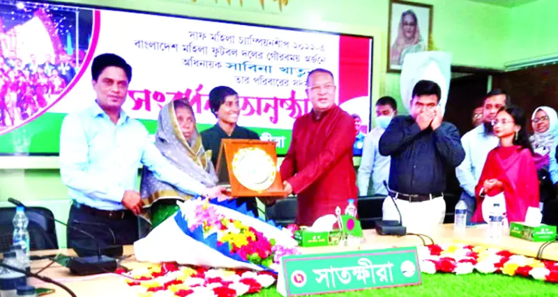 ফুটবল খেলা মেয়েদের জন্য বড় চ্যালেঞ্জ ফুটবল খেলা মেয়েদের জন্য বড় চ্যালেঞ্জ