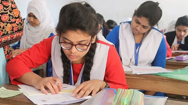 যশোরে এসএসসির বাংলা দ্বিতীয় পত্রের এমসিকিউ পরীক্ষা স্থগিত যশোরে এসএসসির বাংলা দ্বিতীয় পত্রের এমসিকিউ পরীক্ষা স্থগিত