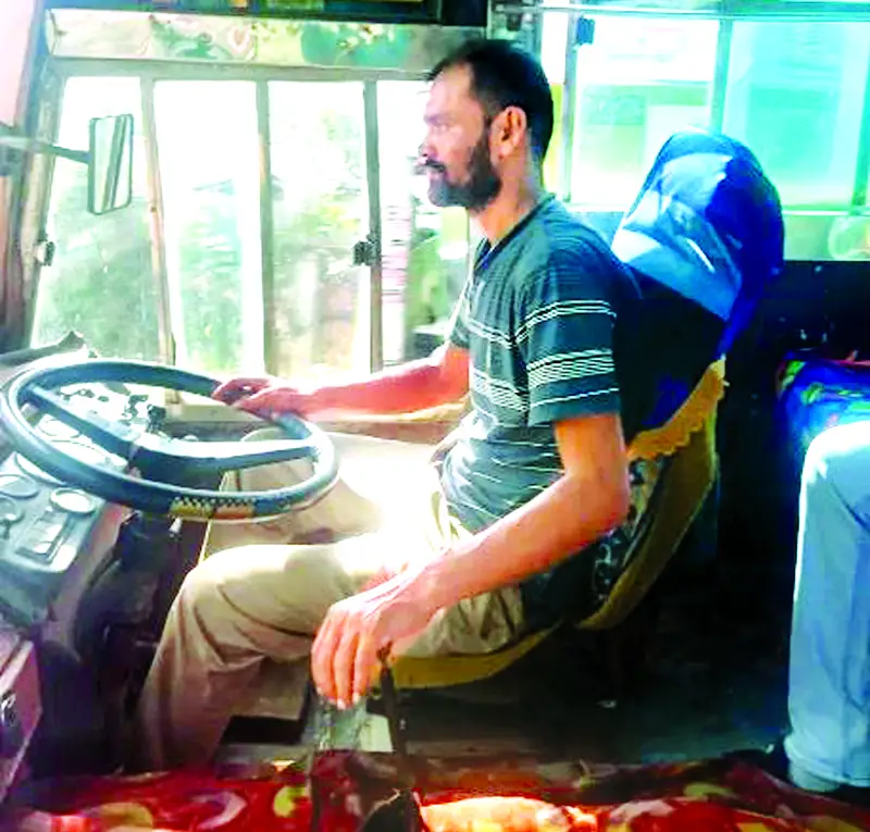 বাসচালক বাচ্চু মিয়ার জীবনের গল্প বাসচালক বাচ্চু মিয়ার জীবনের গল্প