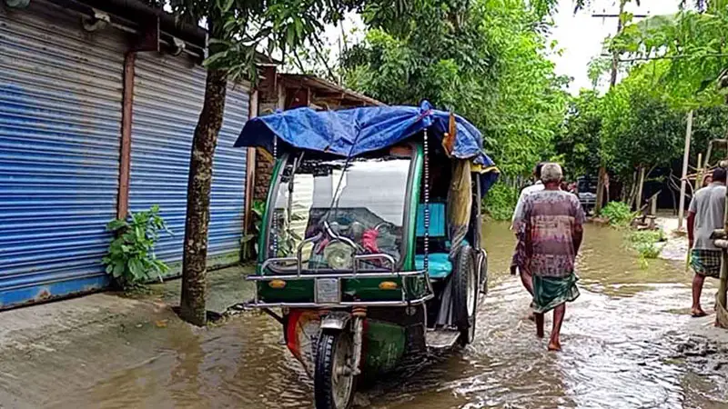 দোহারের শিলাকোঠায় জলাবদ্ধতায় জনদুর্ভোগ চরমে দোহারের শিলাকোঠায় জলাবদ্ধতায় জনদুর্ভোগ চরমে