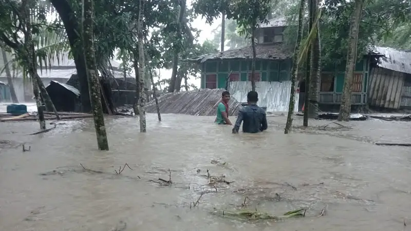 ঘূর্ণিঝড় সিত্রাং: ভোলায় ঘরবাড়ি ও স্বাস্থ্যকেন্দ্র বিধ্বস্ত