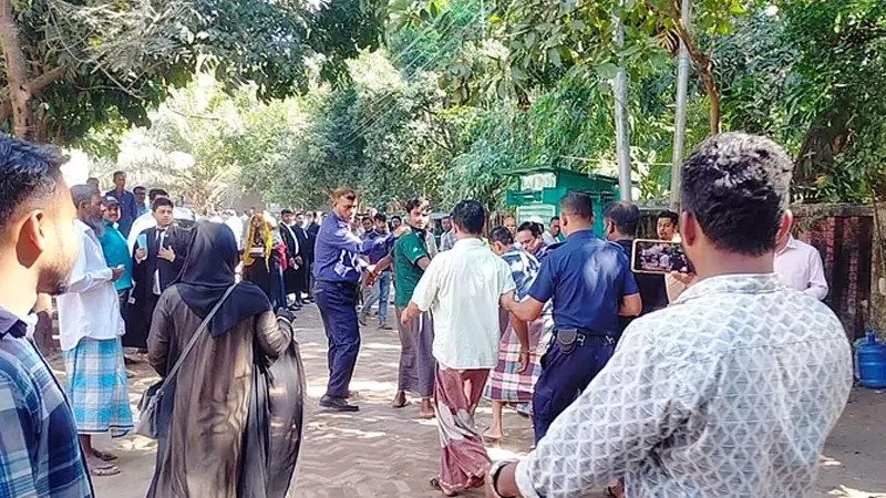 ইয়াবা পাচারের দায়ে রোহিঙ্গাসহ ৪ জনের মৃত্যুদণ্ড ইয়াবা পাচারের দায়ে রোহিঙ্গাসহ ৪ জনের মৃত্যুদণ্ড