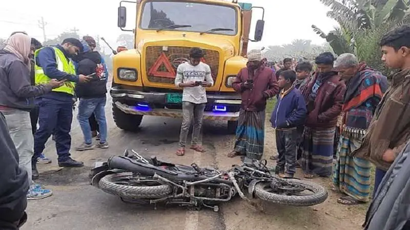 গাড়ি চাপায় প্রাণ গেল ৩ মোটরসাইকেল আরোহী কলেজছাত্রের