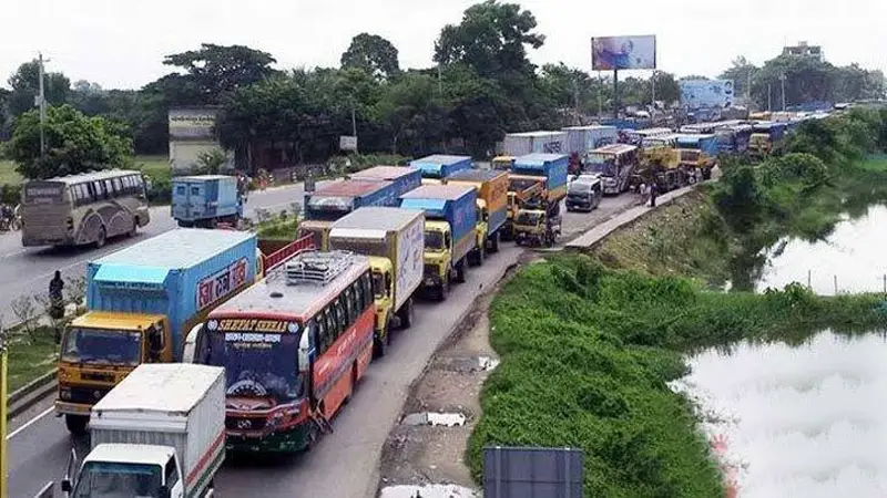 বঙ্গবন্ধু সেতু মহাসড়কে ১০ কিলোমিটার যানজট বঙ্গবন্ধু সেতু মহাসড়কে ১০ কিলোমিটার যানজট