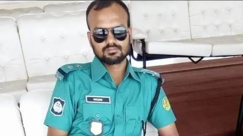 বরিশালে যাত্রীবাহী বাসচাপায় পুলিশ কর্মকর্তা সহ নিহত ২ বরিশালে যাত্রীবাহী বাসচাপায় পুলিশ কর্মকর্তা সহ নিহত ২