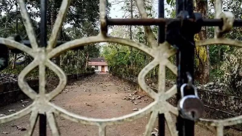 জনবহুল দেশের এক ভুতুড়ে গ্রামের গল্প জনবহুল দেশের এক ভুতুড়ে গ্রামের গল্প