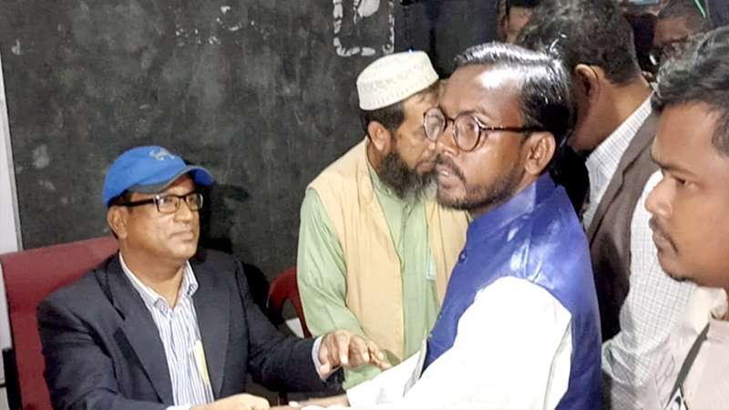 ভোট সুষ্ঠুভাবে হলে দুই আসনেই জিতবো: হিরো আলম ভোট সুষ্ঠুভাবে হলে দুই আসনেই জিতবো: হিরো আলম