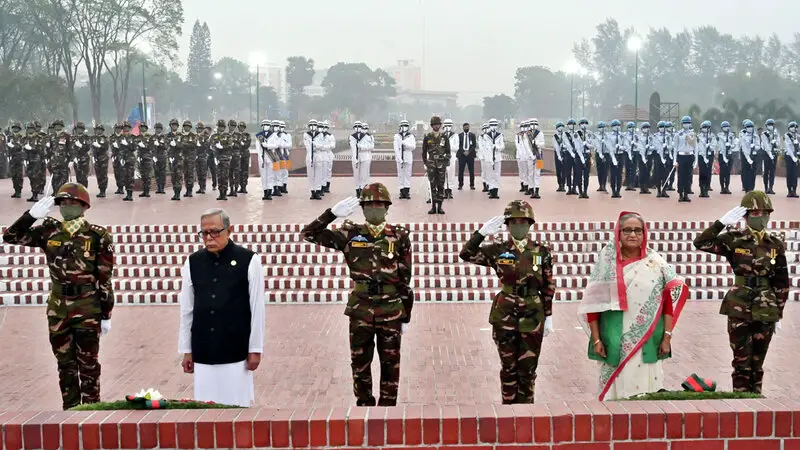 জাতীয় স্মৃতিসৌধে রাষ্ট্রপতি-প্রধানমন্ত্রীর শ্রদ্ধা