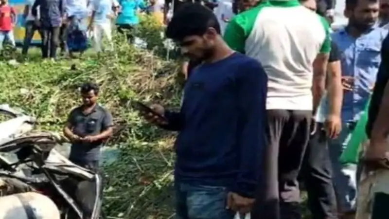 কুমিল্লায় মাইক্রোবাসে ট্রাকের ধাক্কা, নিহত ২ কুমিল্লায় মাইক্রোবাসে ট্রাকের ধাক্কা, নিহত ২