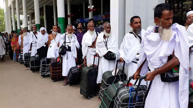 সৌদি পৌঁছেছেন ৩৩ হাজার ৭৩৫ হজযাত্রী সৌদি পৌঁছেছেন ৩৩ হাজার ৭৩৫ হজযাত্রী