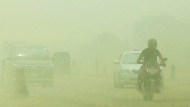 আবারও বায়ুদূষণের শীর্ষে ঢাকা