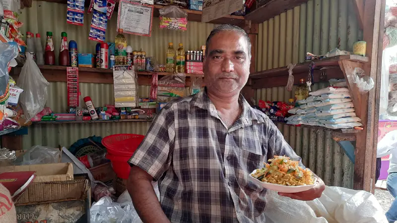 জনপ্রিয় হয়ে উঠছে সাধুর ঝালমুড়ি জনপ্রিয় হয়ে উঠছে সাধুর ঝালমুড়ি