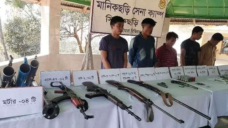 ফটিকছড়িতে পাঁচ সন্ত্রাসী আটক, বিপুল পরিমান অস্ত্র উদ্ধার ফটিকছড়িতে পাঁচ সন্ত্রাসী আটক, বিপুল পরিমান অস্ত্র উদ্ধার