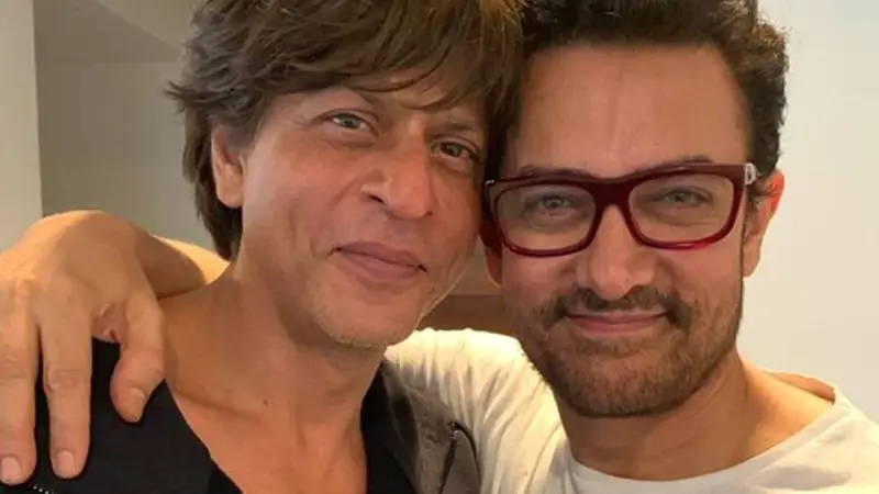 পাঠানের সাফল্যে আমিরের জায়গায় এবার শাহরুখ! পাঠানের সাফল্যে আমিরের জায়গায় এবার শাহরুখ!
