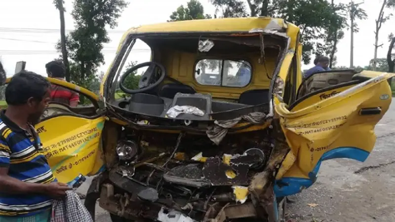 বাহুবলে পাথরবোঝাই ট্রাকের সঙ্গে পিকআপের সংঘর্ষে ৩ জন নিহত