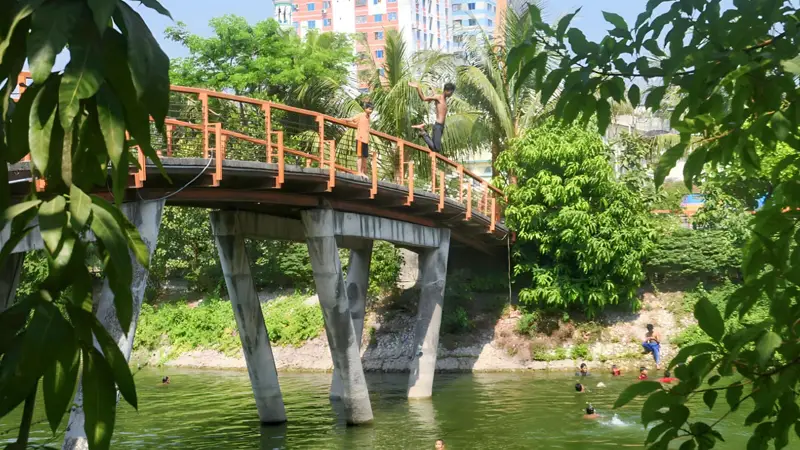 প্রায় সারা দেশে তীব্র গরমে অতিষ্ঠ জনজীবন
