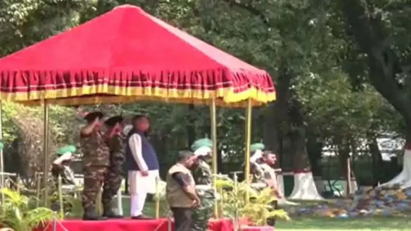 বঙ্গভবনে নবনিযুক্ত রাষ্ট্রপতিকে গার্ড অব অনার বঙ্গভবনে নবনিযুক্ত রাষ্ট্রপতিকে গার্ড অব অনার