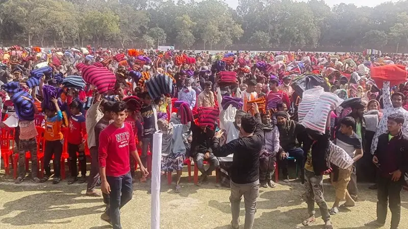 শিবগঞ্জে শীতার্তদের মাঝে কম্বল বিতরণ শিবগঞ্জে শীতার্তদের মাঝে কম্বল বিতরণ