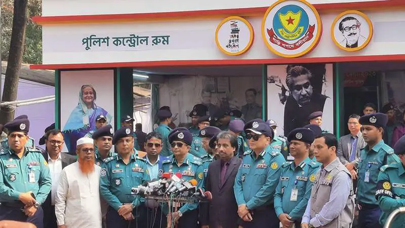 বইমেলা ঘিরে কোনো ধরনের নিরাপত্তা হুমকি নেই: ডিএমপি কমিশনার বইমেলা ঘিরে কোনো ধরনের নিরাপত্তা হুমকি নেই: ডিএমপি কমিশনার