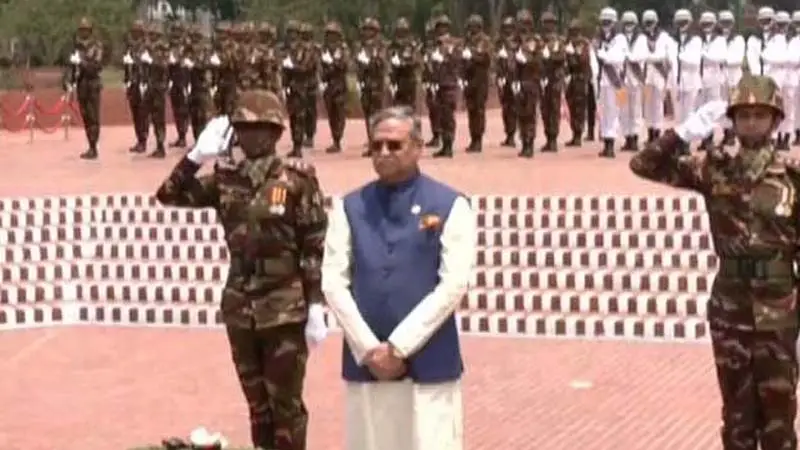 জাতীয় স্মৃতিসৌধে শহীদদের প্রতি শ্রদ্ধা নিবেদন রাষ্ট্রপতির জাতীয় স্মৃতিসৌধে শহীদদের প্রতি শ্রদ্ধা নিবেদন রাষ্ট্রপতির