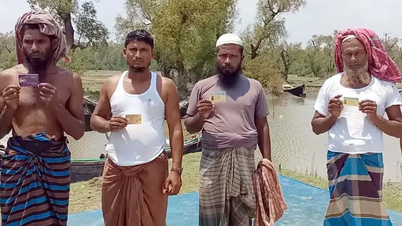চাল নিচ্ছে অপেশাধারীরা, বঞ্চিত হচ্ছে প্রকৃত জেলেরা চাল নিচ্ছে অপেশাধারীরা, বঞ্চিত হচ্ছে প্রকৃত জেলেরা
