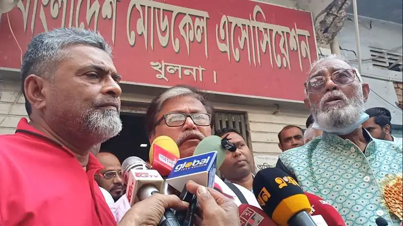 খুলনায় শর্তসাপেক্ষে এক সপ্তাহের জন্য চিকিৎসকদের কর্মবিরতি স্থগিত খুলনায় শর্তসাপেক্ষে এক সপ্তাহের জন্য চিকিৎসকদের কর্মবিরতি স্থগিত
