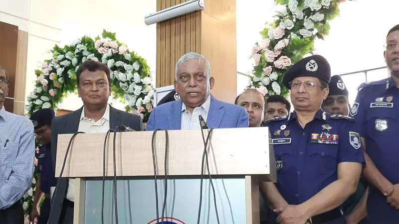 আরাভ খানকে দেশে ফেরানো অসম্ভব কিছু নয়: স্বরাষ্ট্রমন্ত্রী আরাভ খানকে দেশে ফেরানো অসম্ভব কিছু নয়: স্বরাষ্ট্রমন্ত্রী