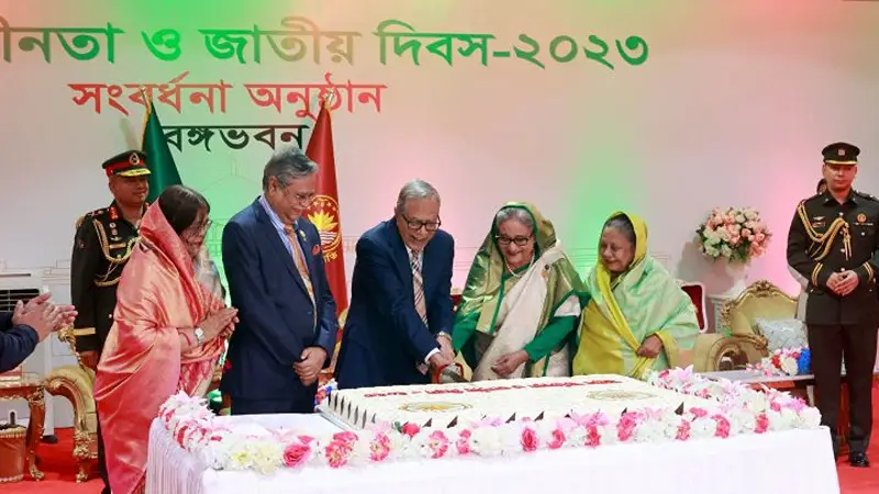 বঙ্গভবনে কেক কাটলেন রাষ্ট্রপতি-প্রধানমন্ত্রী