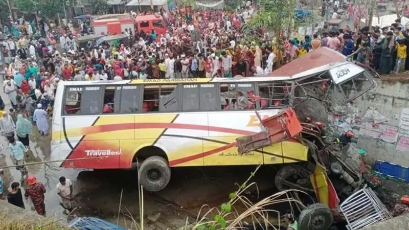 মাদারীপুরে সড়ক দুর্ঘটনায় নিহত বেড়ে ২০ মাদারীপুরে সড়ক দুর্ঘটনায় নিহত বেড়ে ২০
