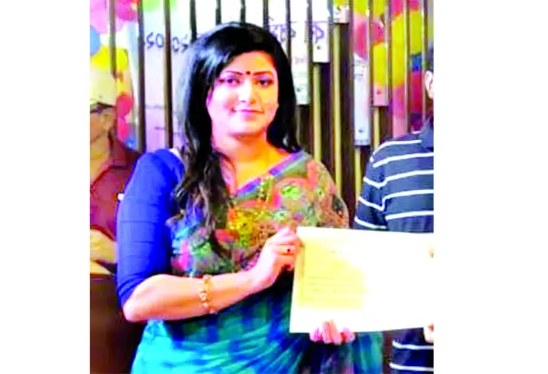 সেরা আবৃত্তিকারে পুরস্কৃত তৃণা সেরা আবৃত্তিকারে পুরস্কৃত তৃণা
